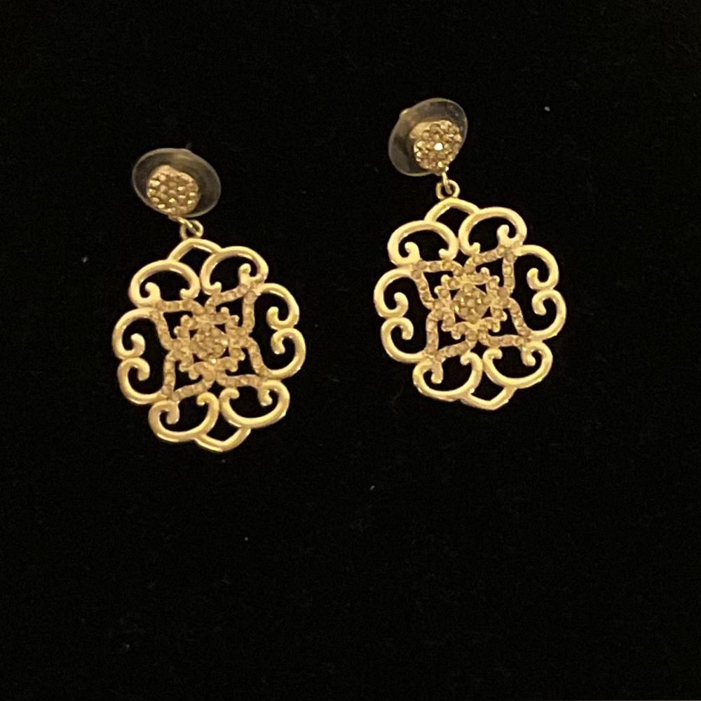 Elegant Gold Filigree Earrings